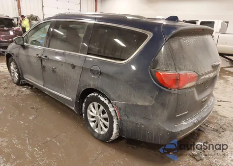 2018 Chrysler Pacifica Touring L z USA, uszkodzony, nr VIN 2C4RC1BG3JR197817